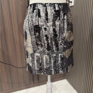 Dazzling Metallic Mini Skirt with Abstract Sequin Pattern